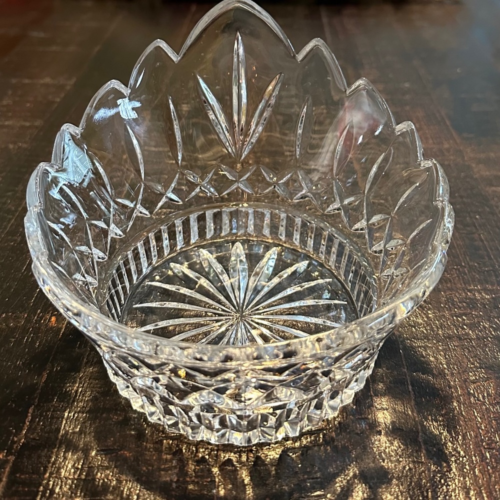 Vintage pressed glass. Tiara./trinket bowl